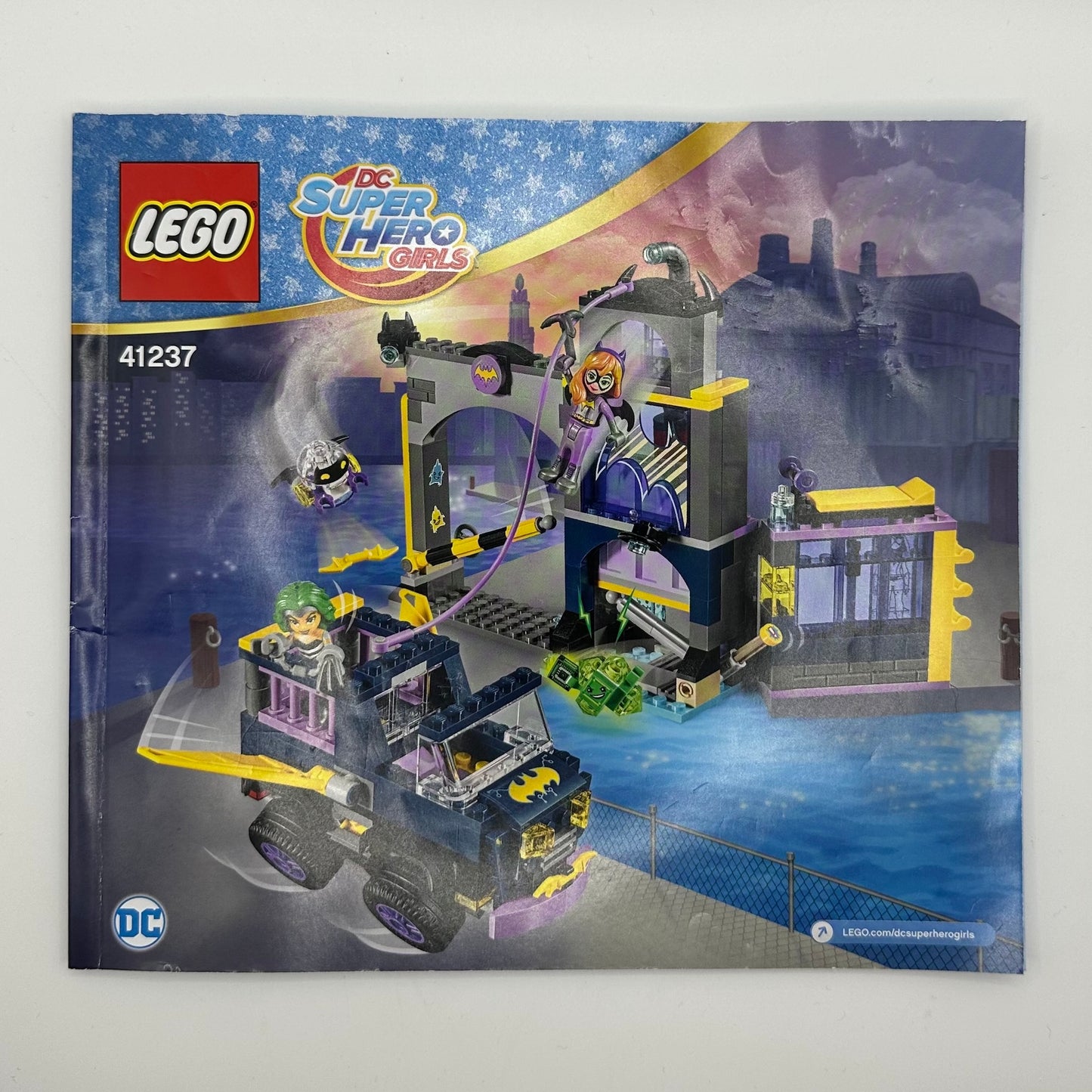 LEGO 41237 DC Super Hero Girls Batgirl Secret Bunker