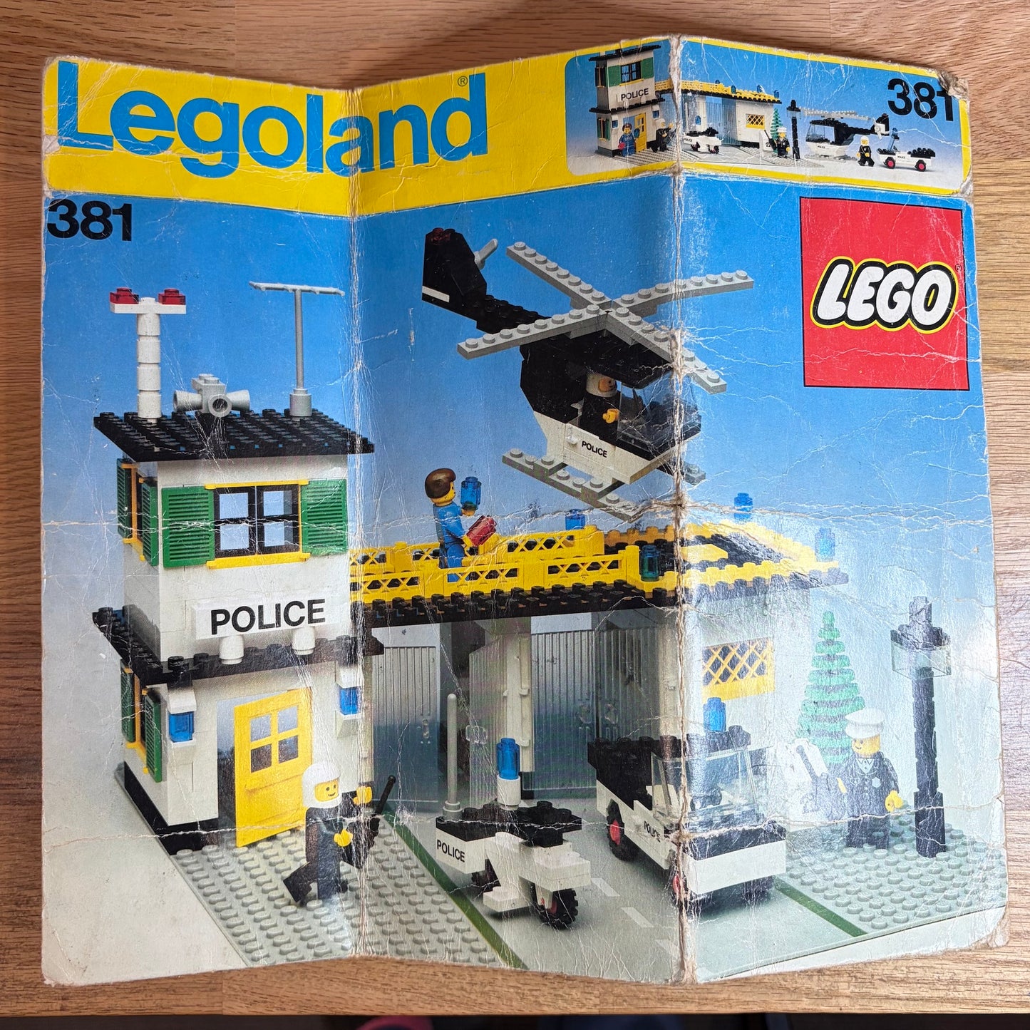LEGO 381 LEGOLAND Police Headquarters - VINTAGE circa 1979