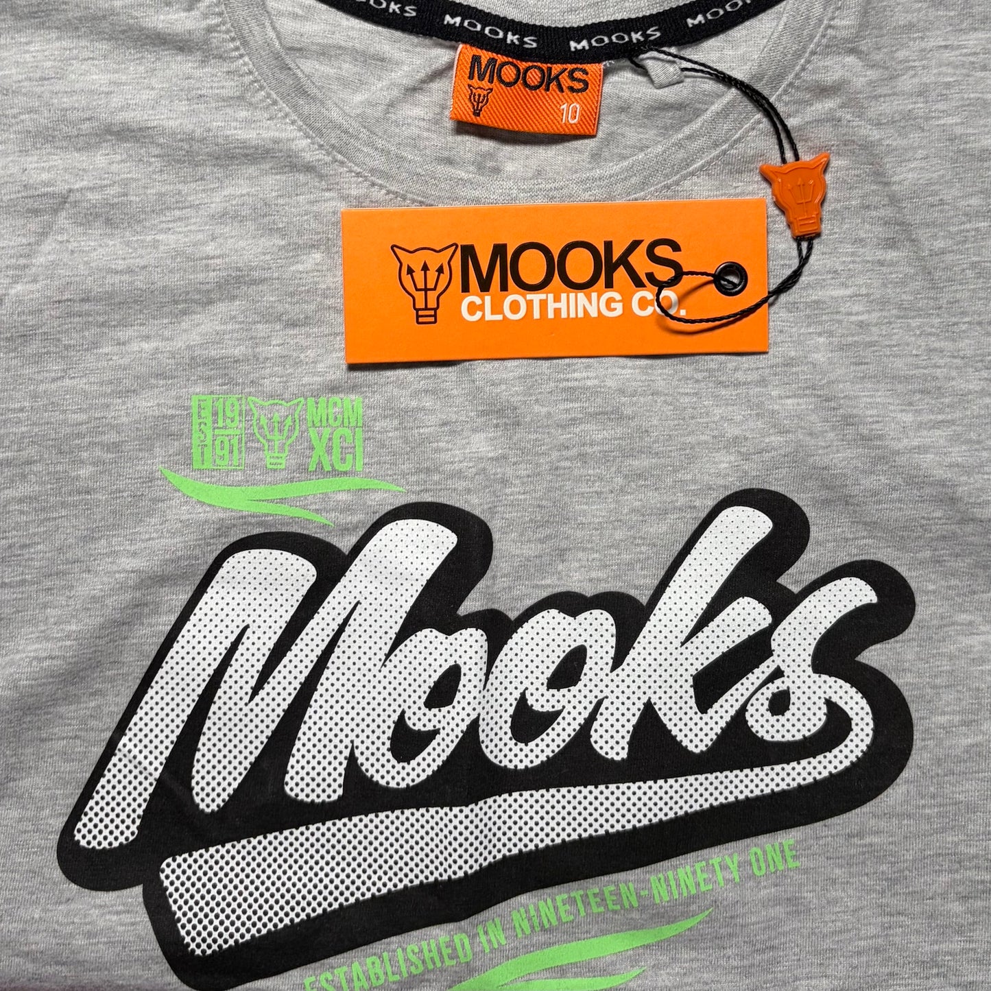 NEW MOOKS Boys Logo Short Sleeve T-shirt - size 10