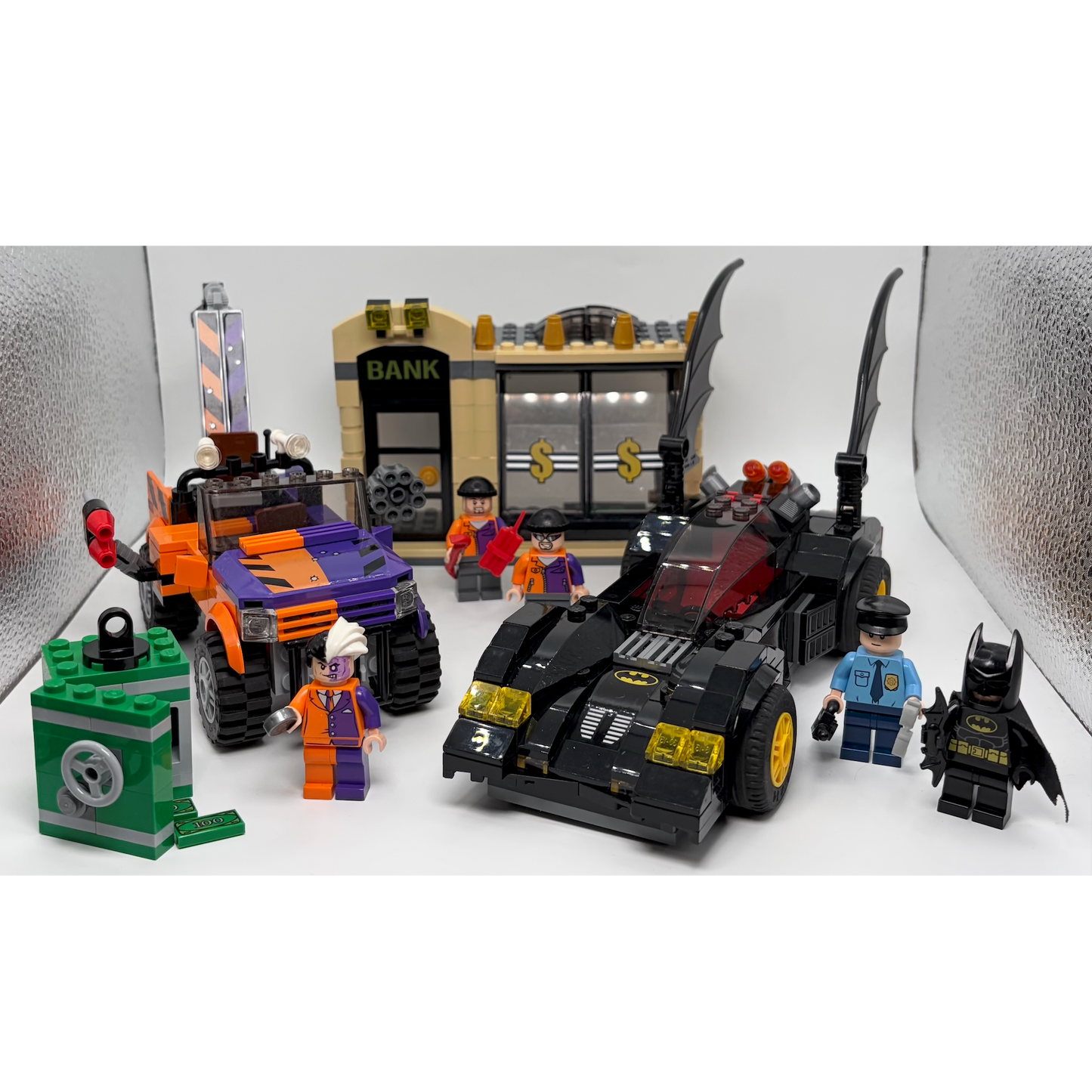 LEGO 6864 DC Universe Super Heroes Batmobile and the Two-Face Chase
