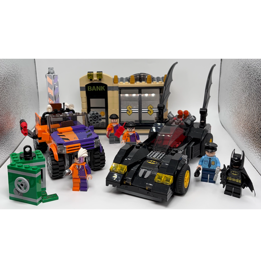 LEGO 6864 DC Universe Super Heroes Batmobile and the Two-Face Chase