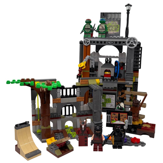 LEGO 79103 TMNT Turtle Lair Attack